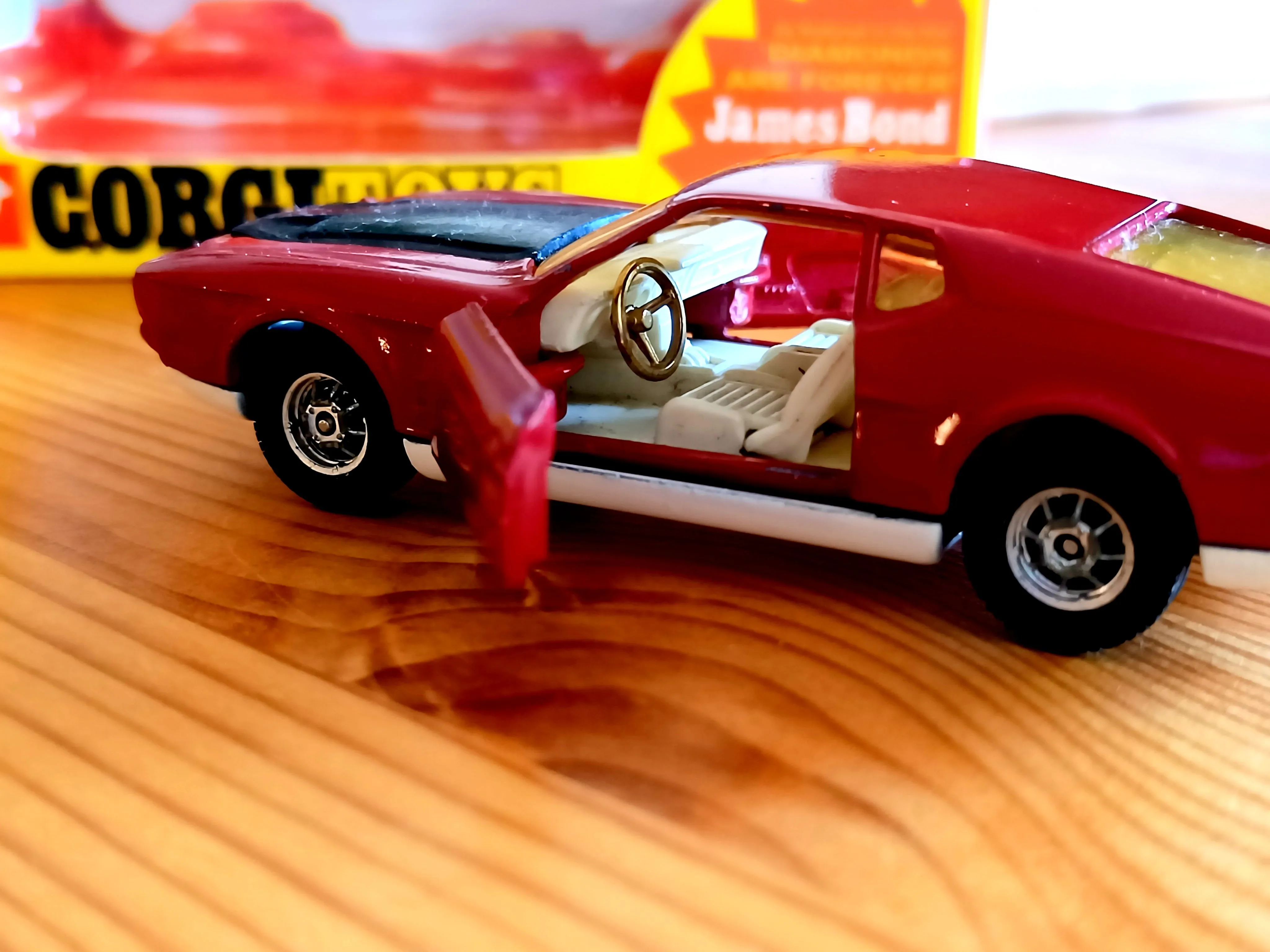 391 James Bond Ford Mustang Mach 1 with box