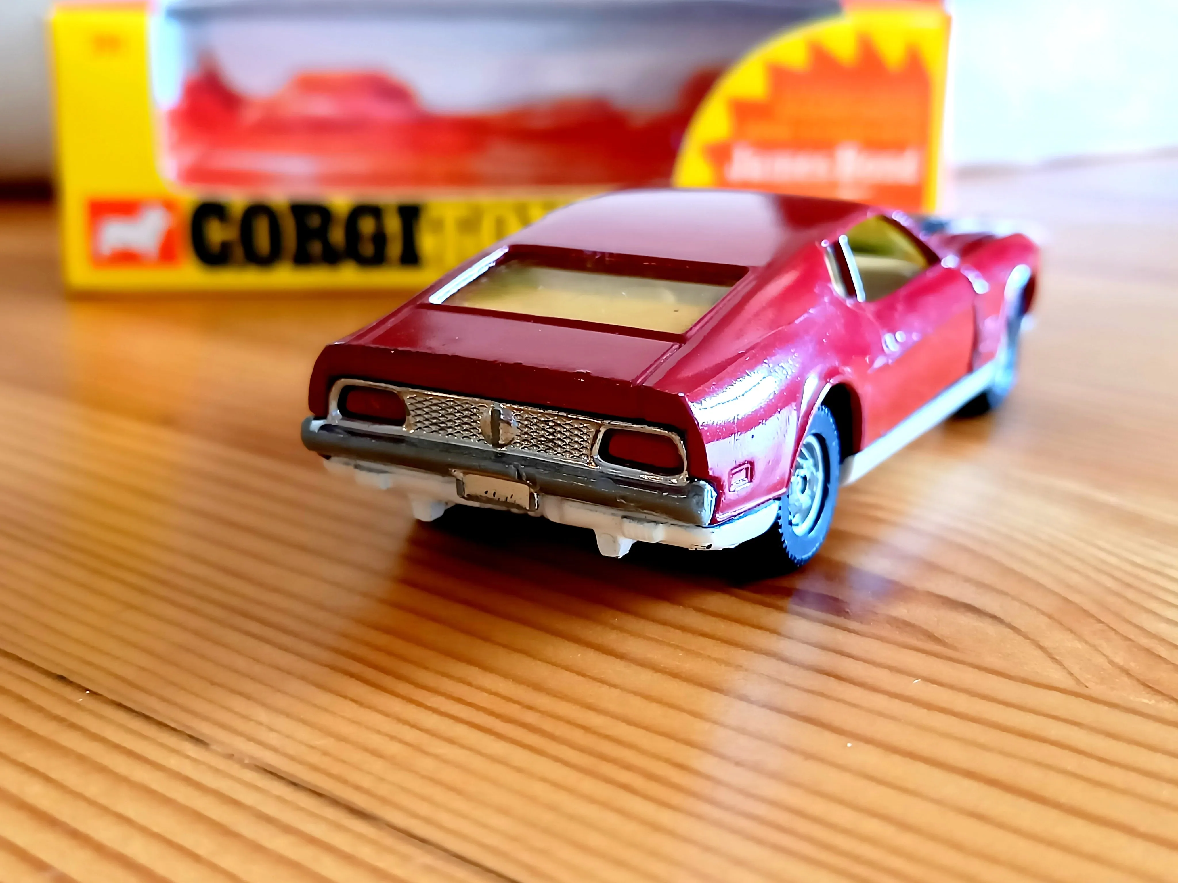 391 James Bond Ford Mustang Mach 1 with box