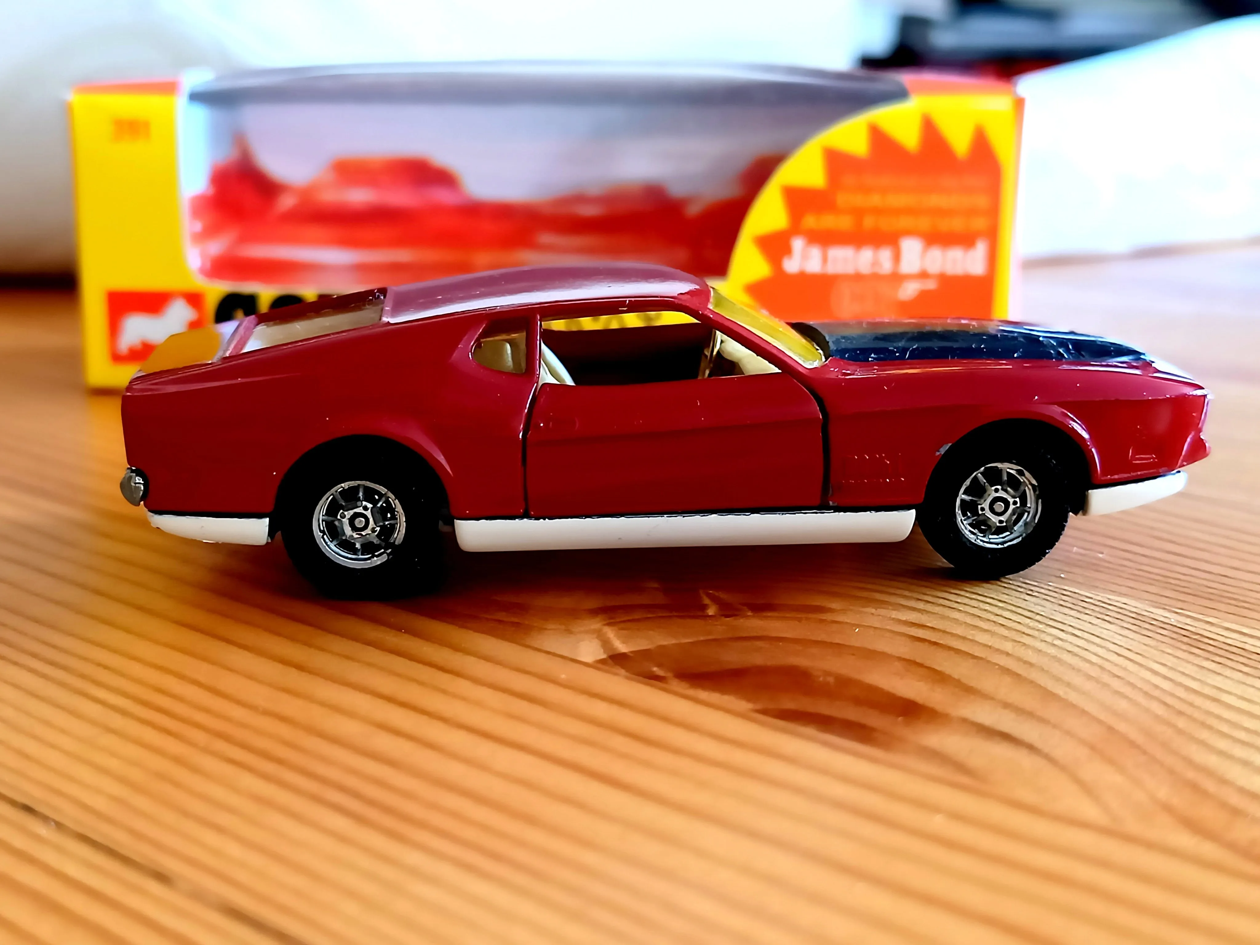 391 James Bond Ford Mustang Mach 1 with box