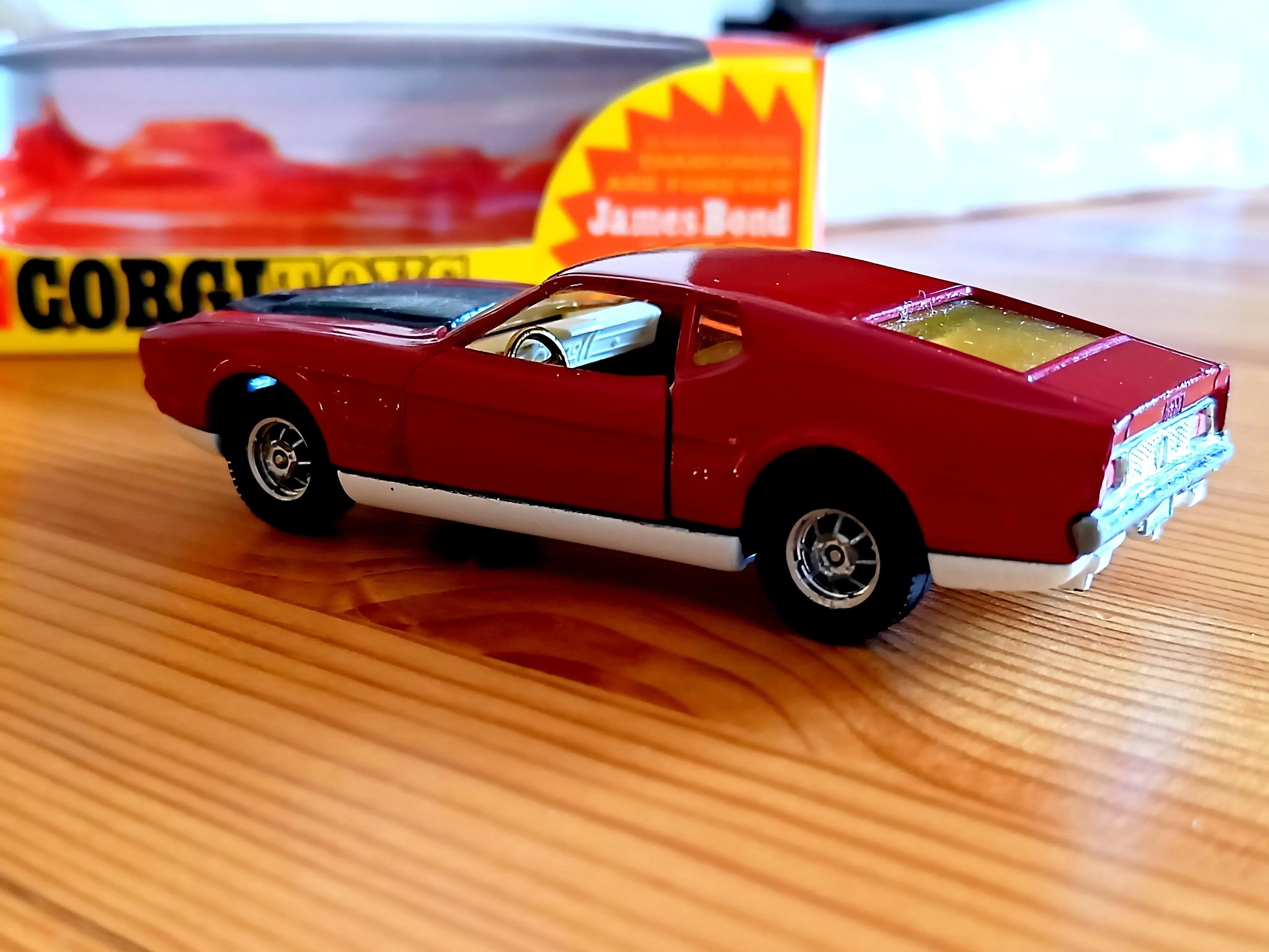 391 James Bond Ford Mustang Mach 1 with box