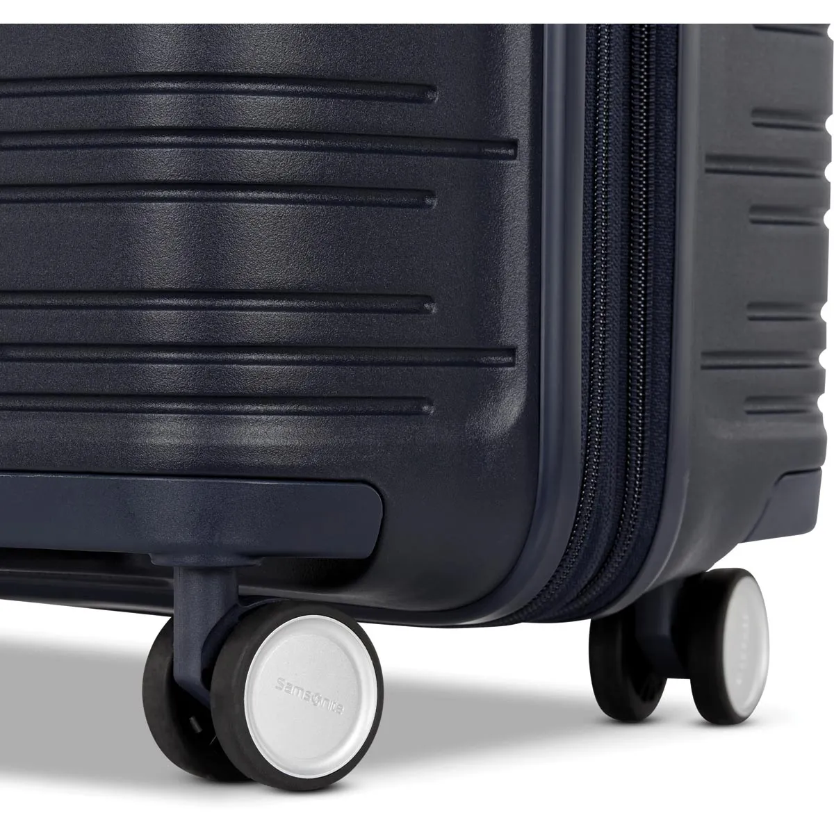 Samsonite Elevation Plus 22X14X9 Spinner